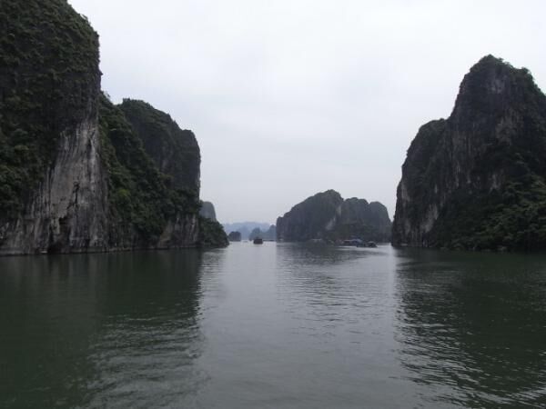 ハノイから日帰りで行くベトナムの世界遺産「ハ・ロン湾」