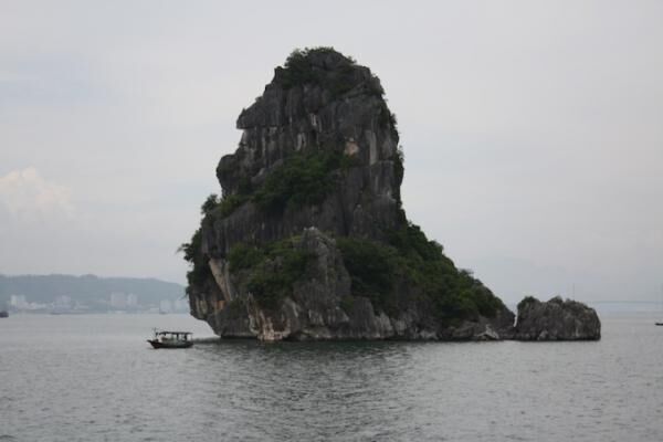 ハノイから日帰りで行くベトナムの世界遺産「ハ・ロン湾」