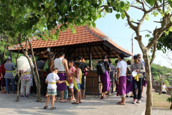 絶景夕日スポットで観るバリ伝統舞踊「ケチャッ」［動画あり］