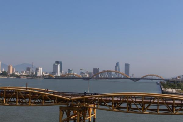 必見！ダナン「ドラゴンブリッジ」の炎のショー［動画］