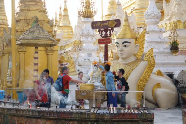 ミャンマー最大の聖地！ヤンゴンの黄金寺院「シュエダゴン・パゴダ」