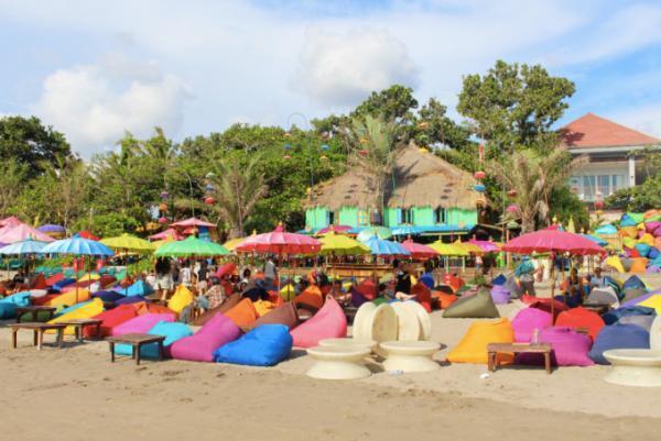 バリで人気のカラフルで陽気なビーチバー！「La Plancha Bali」