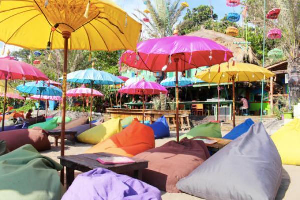バリで人気のカラフルで陽気なビーチバー！「La Plancha Bali」