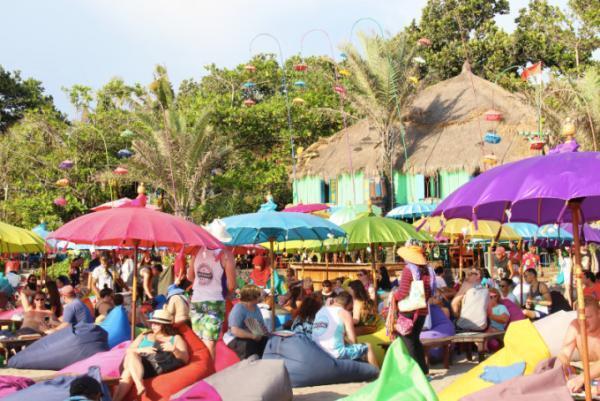 バリで人気のカラフルで陽気なビーチバー！「La Plancha Bali」