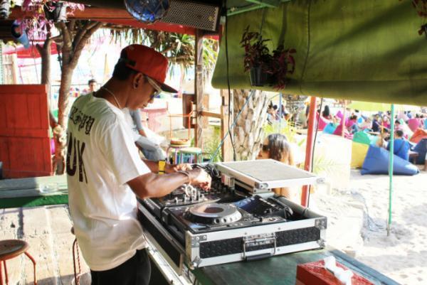 バリで人気のカラフルで陽気なビーチバー！「La Plancha Bali」