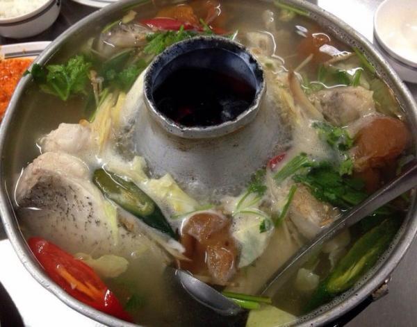 ローカル度満点なお店で楽しむ！バンコクで人気の「魚頭鍋」