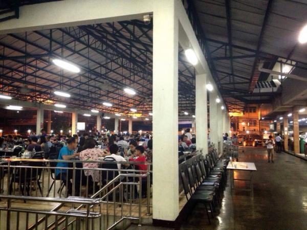 ローカル度満点なお店で楽しむ！バンコクで人気の「魚頭鍋」