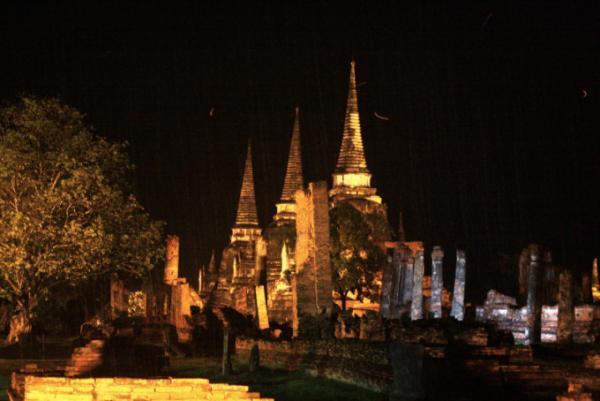 バンコクからアクセス良好！世界遺産アユタヤで見逃せない寺院！