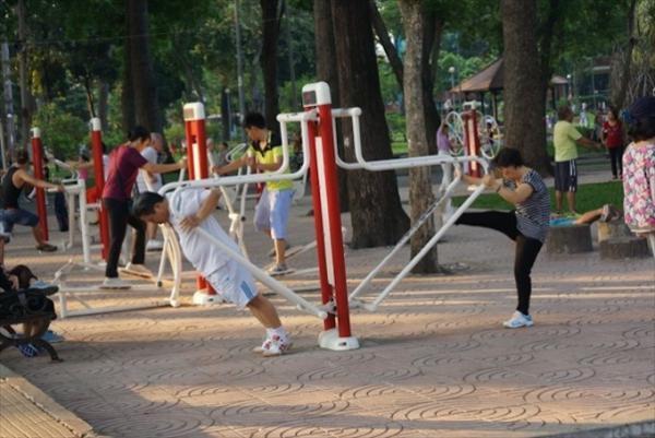 野外ジムでひと汗かいてフォー食べる！ベトナム式健康生活のススメ