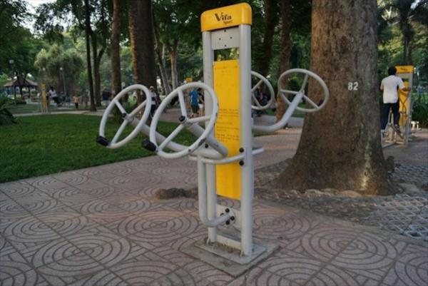 野外ジムでひと汗かいてフォー食べる！ベトナム式健康生活のススメ