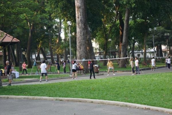 野外ジムでひと汗かいてフォー食べる！ベトナム式健康生活のススメ