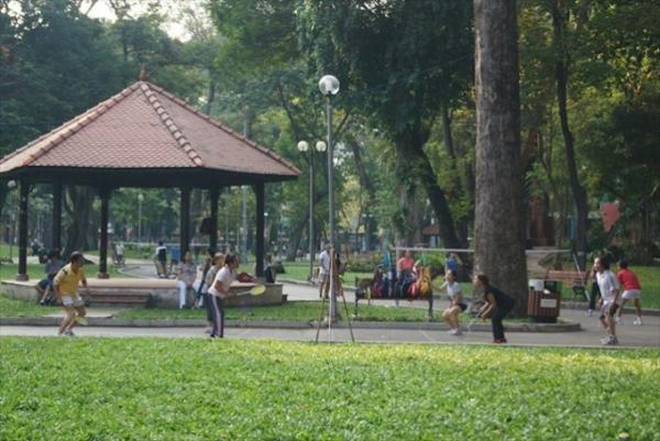 野外ジムでひと汗かいてフォー食べる！ベトナム式健康生活のススメ