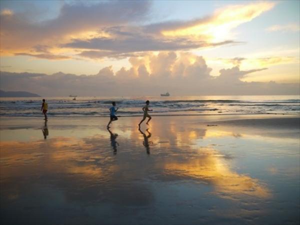 野外ジムでひと汗かいてフォー食べる！ベトナム式健康生活のススメ