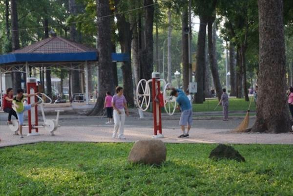 野外ジムでひと汗かいてフォー食べる！ベトナム式健康生活のススメ