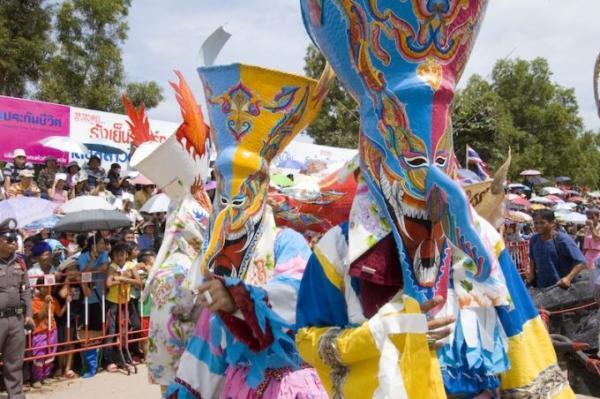 別名“お化け祭り”！？タイの奇祭「ピーターコン祭り」