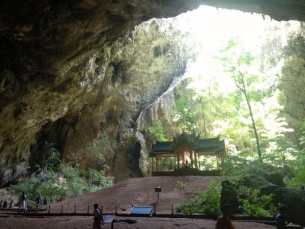 タイ・ホアヒンの神秘の宮殿「クーハーカルハット宮殿」