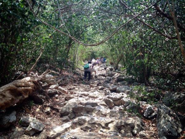 タイ・ホアヒンの神秘の宮殿「クーハーカルハット宮殿」