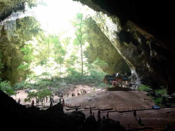 タイ・ホアヒンの神秘の宮殿「クーハーカルハット宮殿」