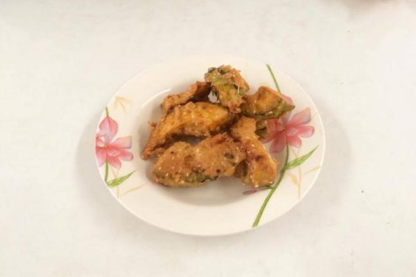 タイの国民的おやつ！ココナッツ香る「揚げバナナ」