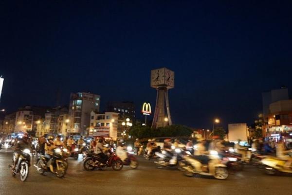 ホーチミンでを目撃せよ！イワシの渦のごときバイクの大群