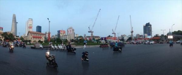 ホーチミンでを目撃せよ！イワシの渦のごときバイクの大群