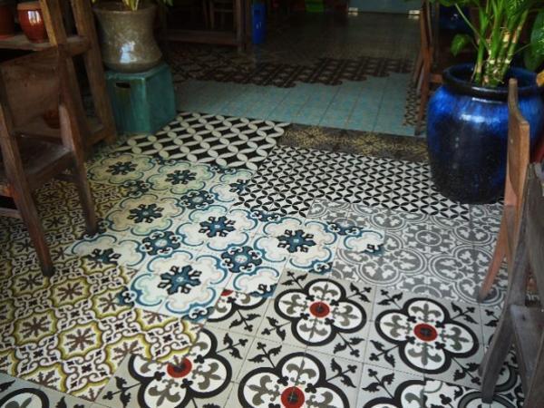 ホーチミンでを目撃せよ！イワシの渦のごときバイクの大群