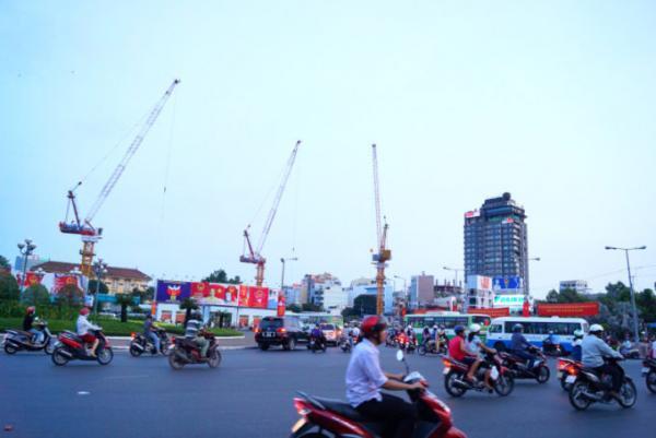 ホーチミンでを目撃せよ！イワシの渦のごときバイクの大群