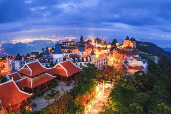 中世フランスの街並が出現！ダナンのテーマパーク「バナヒルズ」