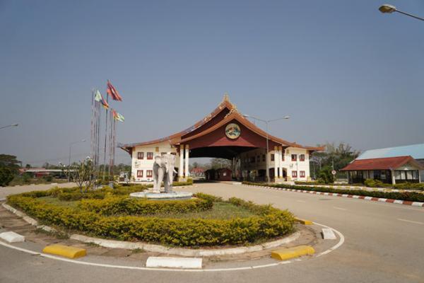 国境を越えて～ラオスのサイニャブリーからタイのルーイに抜ける