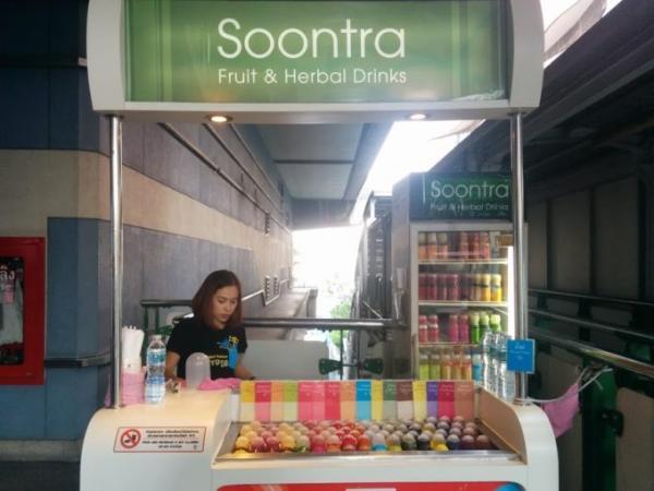 暑いバンコクで水分補給にフレッシュジュースはいかが？