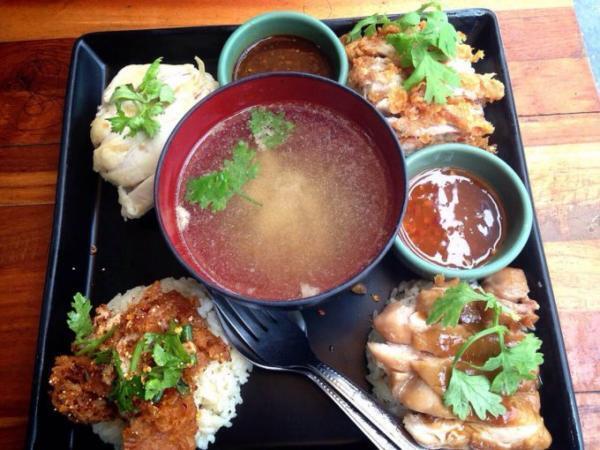 変わり種に注目！4種盛りが面白いバンコクのユニークなカオマンガイ屋！