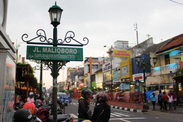 ジョグジャカルタの目抜き通り「マリオボロ通り」