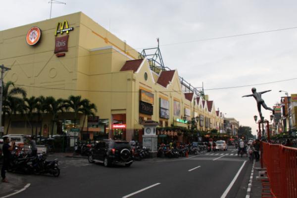 ジョグジャカルタの目抜き通り「マリオボロ通り」