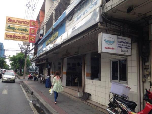 創業44年！バンコクでガイヤーンを食べるなら「ノムジット・ガイヤーン」