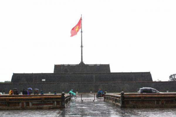 世界遺産フエで「建築上のポエム」と言われる王宮や帝陵を観光！