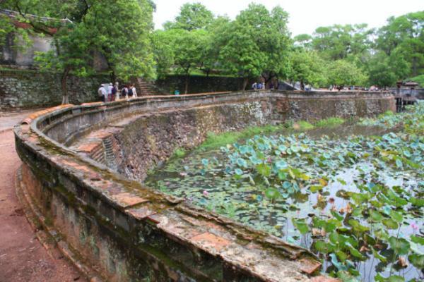 世界遺産フエで「建築上のポエム」と言われる王宮や帝陵を観光！