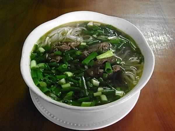 世界遺産フエで「建築上のポエム」と言われる王宮や帝陵を観光！