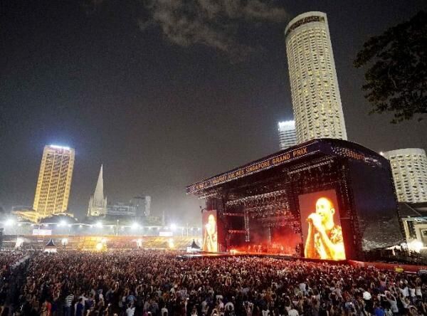 Formula One - F1 - Singapore Grand Prix 2015 - Marina Bay Street Circuit, Singapore - 19/9/15 Maroon 5 performs on the Padang Stage in Zone 4 SGP2015 Mandatory Credit: Singapore Grand Prix / Action Images via Reuters Livepic