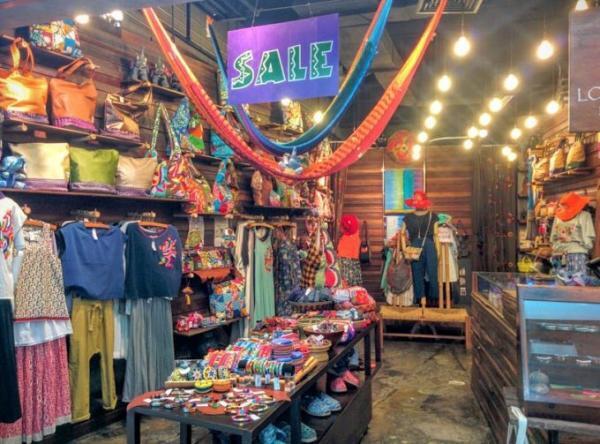 バンコクの巨大ショッピングセンターMBKでお買い物