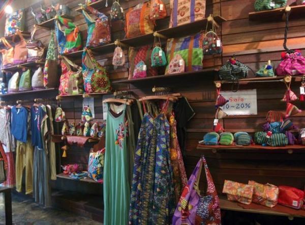 バンコクの巨大ショッピングセンターMBKでお買い物