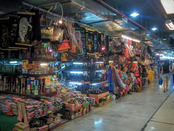 バンコクの巨大ショッピングセンターMBKでお買い物