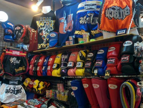 バンコクの巨大ショッピングセンターMBKでお買い物