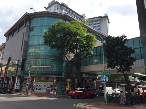 シンガポールで24時間営業のムスタファセンターでお土産探し