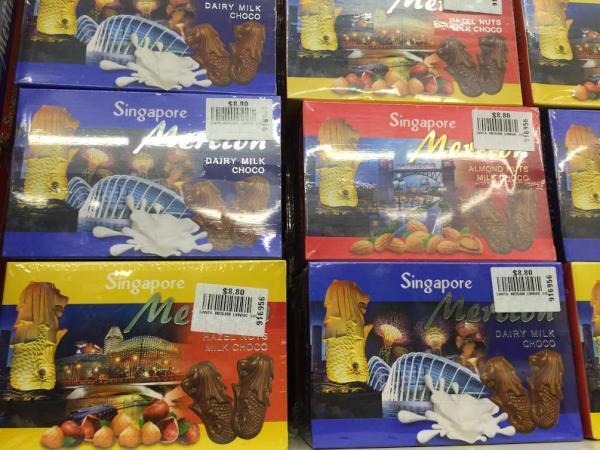 シンガポールで24時間営業のムスタファセンターでお土産探し