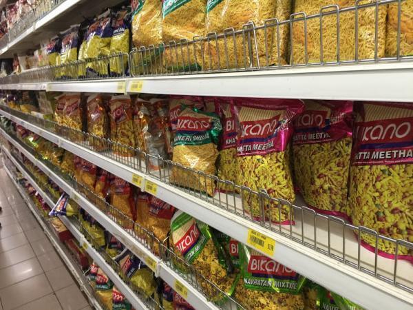 シンガポールで24時間営業のムスタファセンターでお土産探し