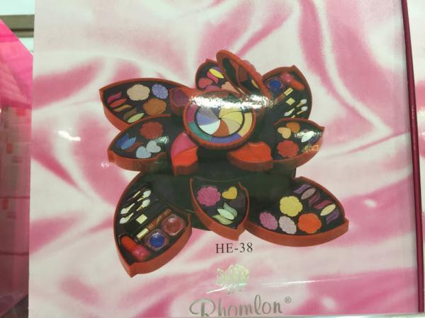 シンガポールで24時間営業のムスタファセンターでお土産探し