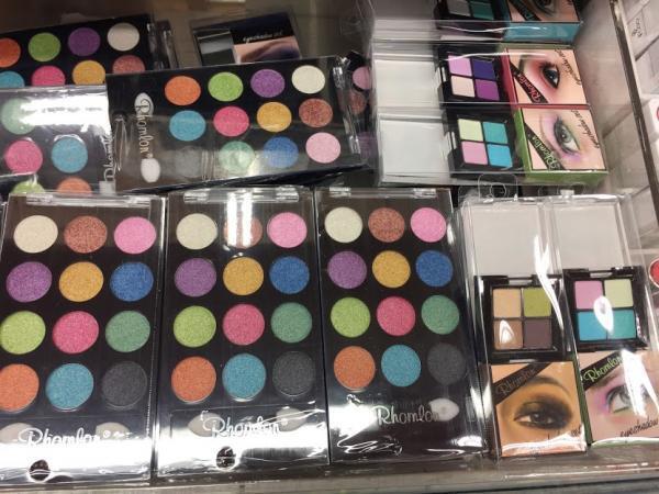 シンガポールで24時間営業のムスタファセンターでお土産探し