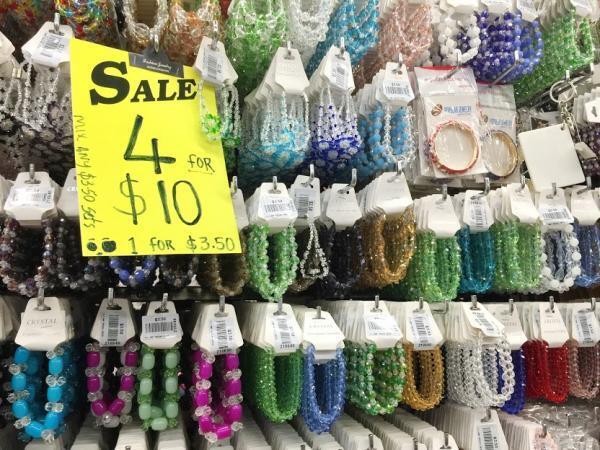 シンガポールで24時間営業のムスタファセンターでお土産探し