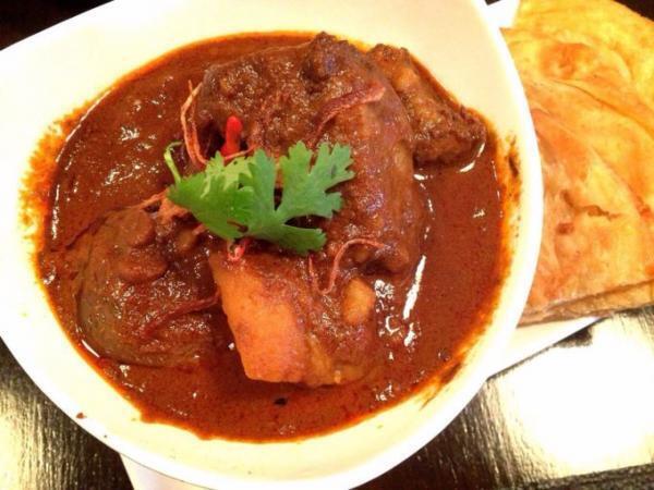 バンコクでマッサマンカレーを食べるならココ！老舗レストラン「タリンプリン」