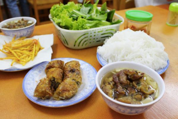 ホーチミンの人気店！思わずハマる旨さのブンチャー専門店